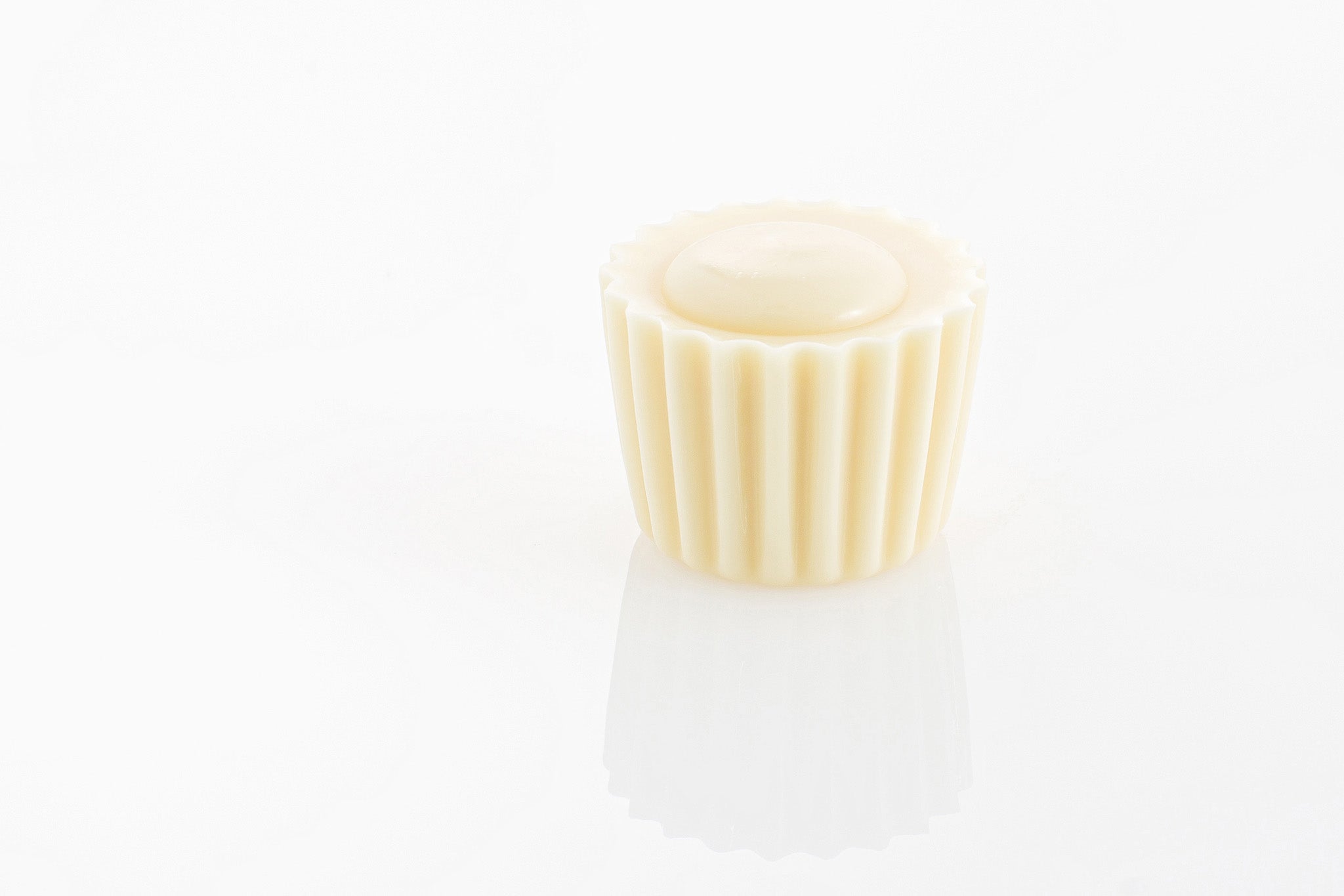 Mellow and creamy solid white couverture chocolate truffle with 30% cocoa butter content