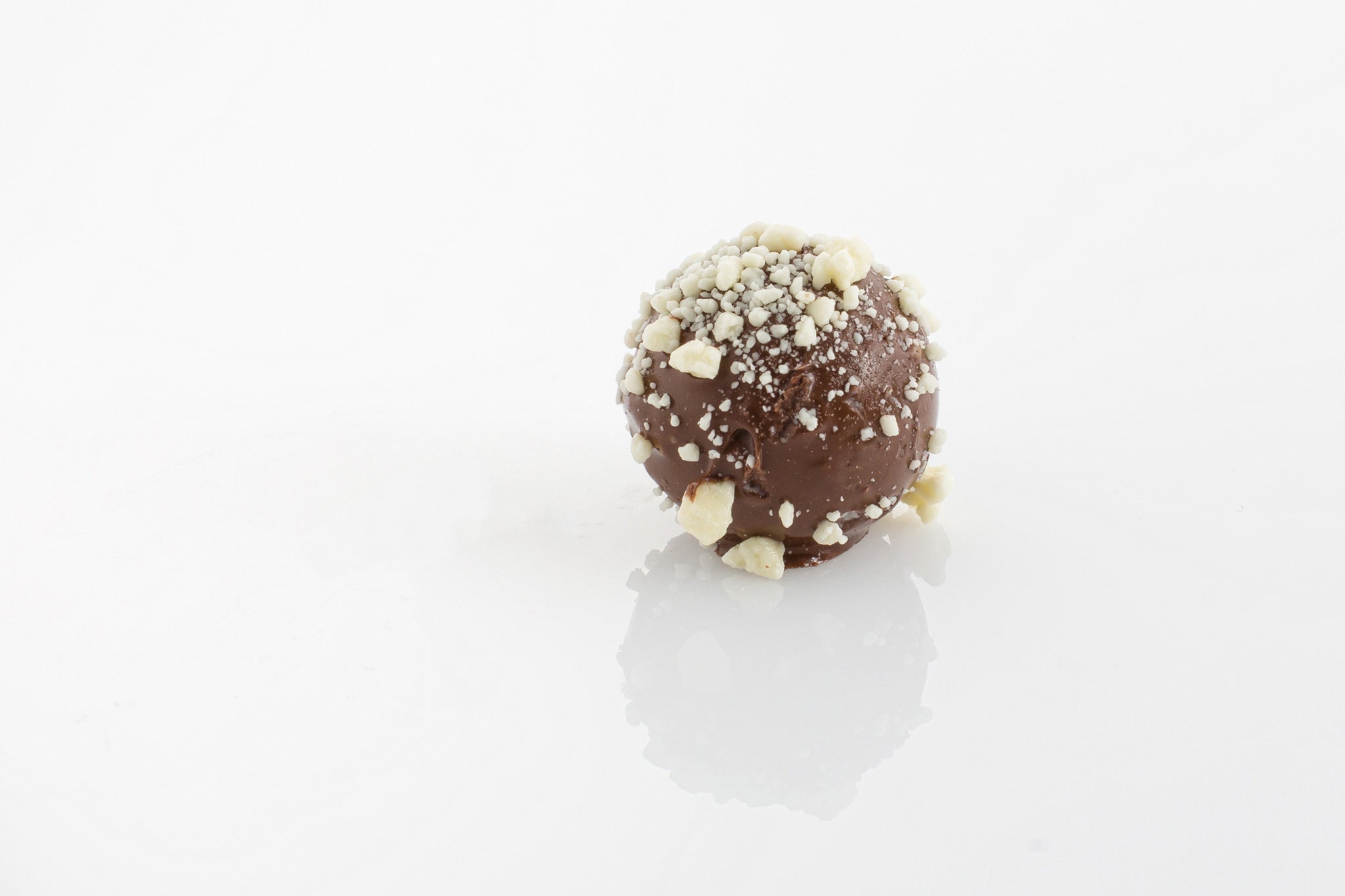 Vanilla Ganache - A smooth vanilla and white couverture chocolate truffle centre, enrobed with milk couverture chocolate with a white chocolate crumb topping
